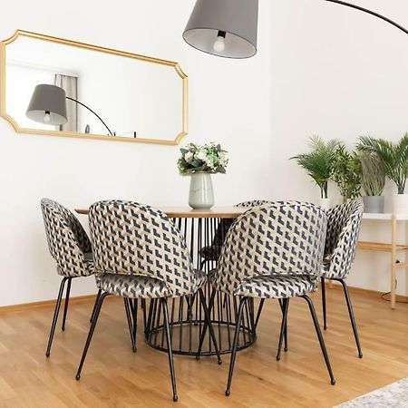 Franz 23 - Typical Viennese Apartment In The Heart Of Вена Экстерьер фото