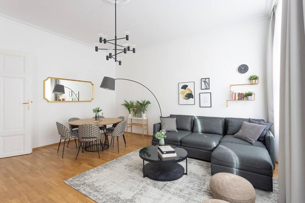 Franz 23 - Typical Viennese Apartment In The Heart Of Вена Экстерьер фото